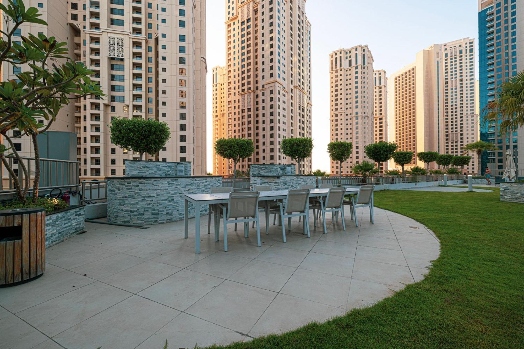 A Marina Luxe Retreat Apartment Dubai