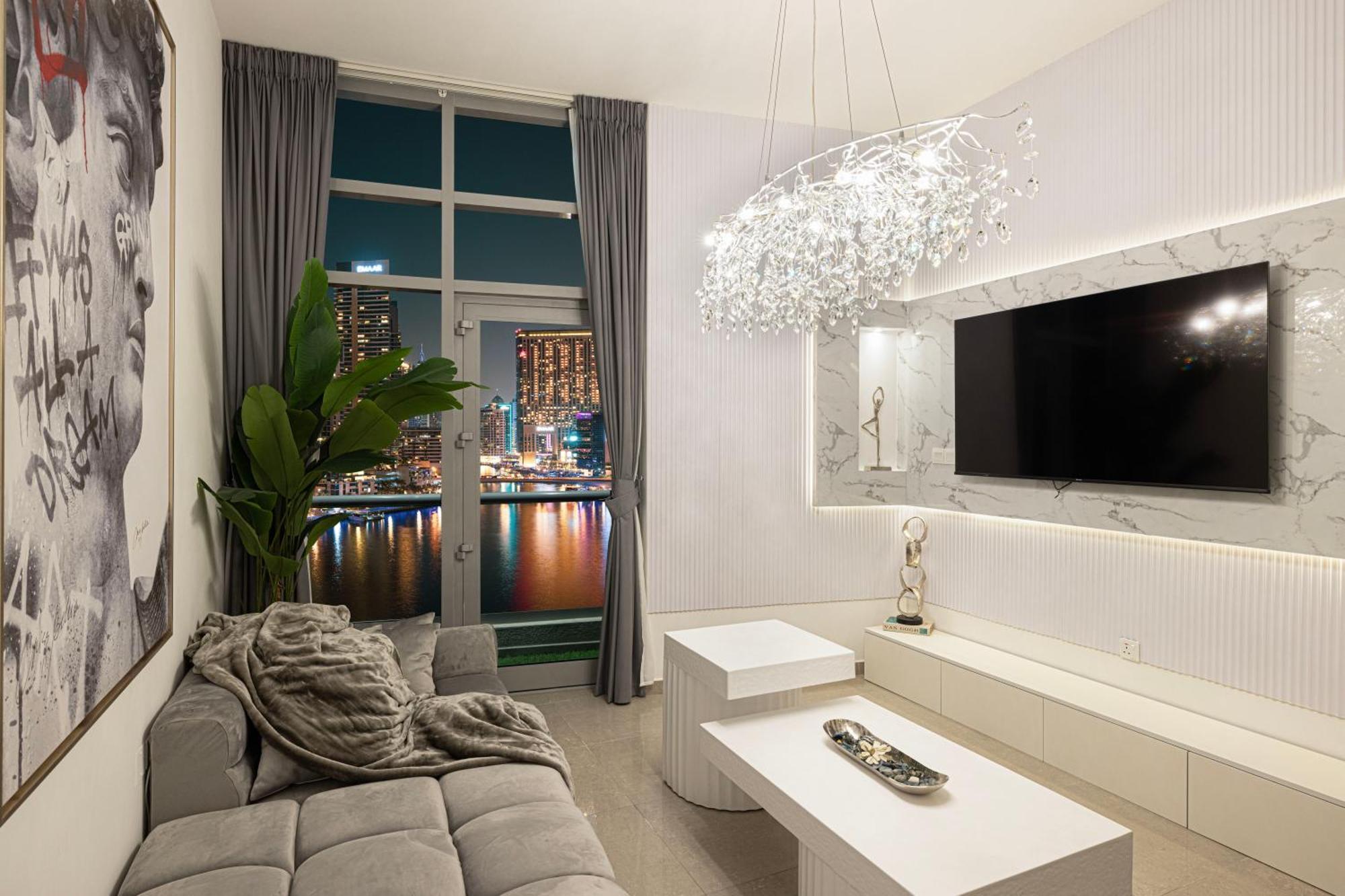 A Marina Luxe Retreat Apartment