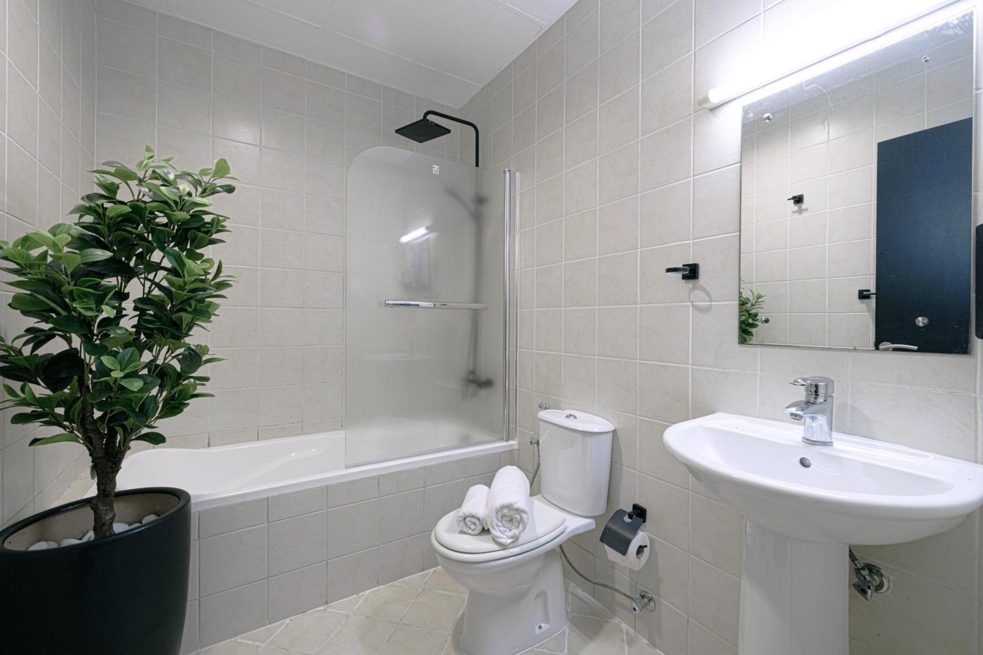 A Marina Luxe Retreat Apartment Dubai