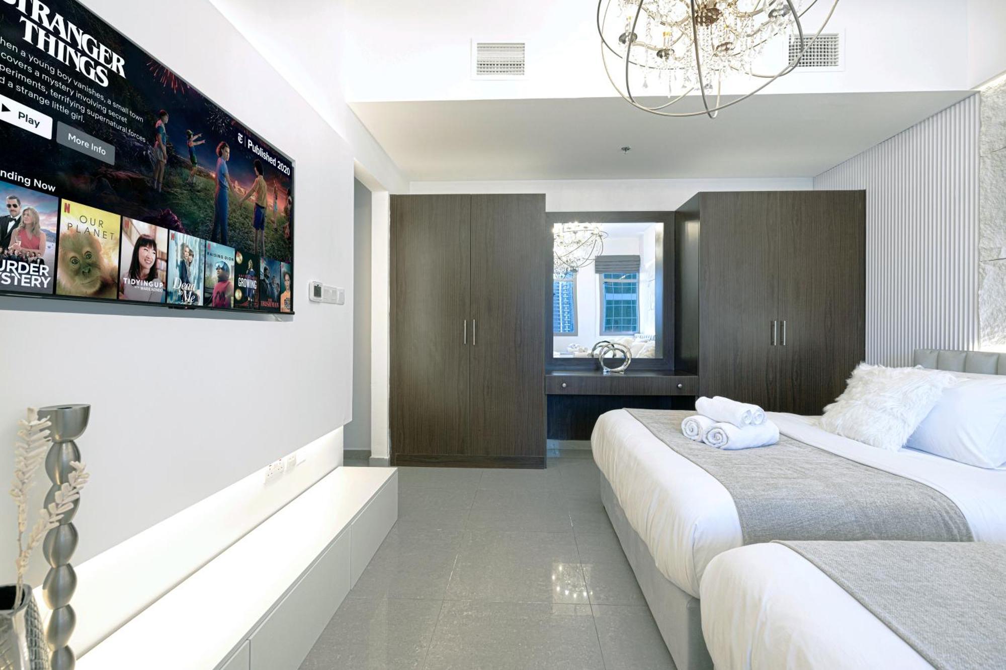A Marina Luxe Retreat Apartment